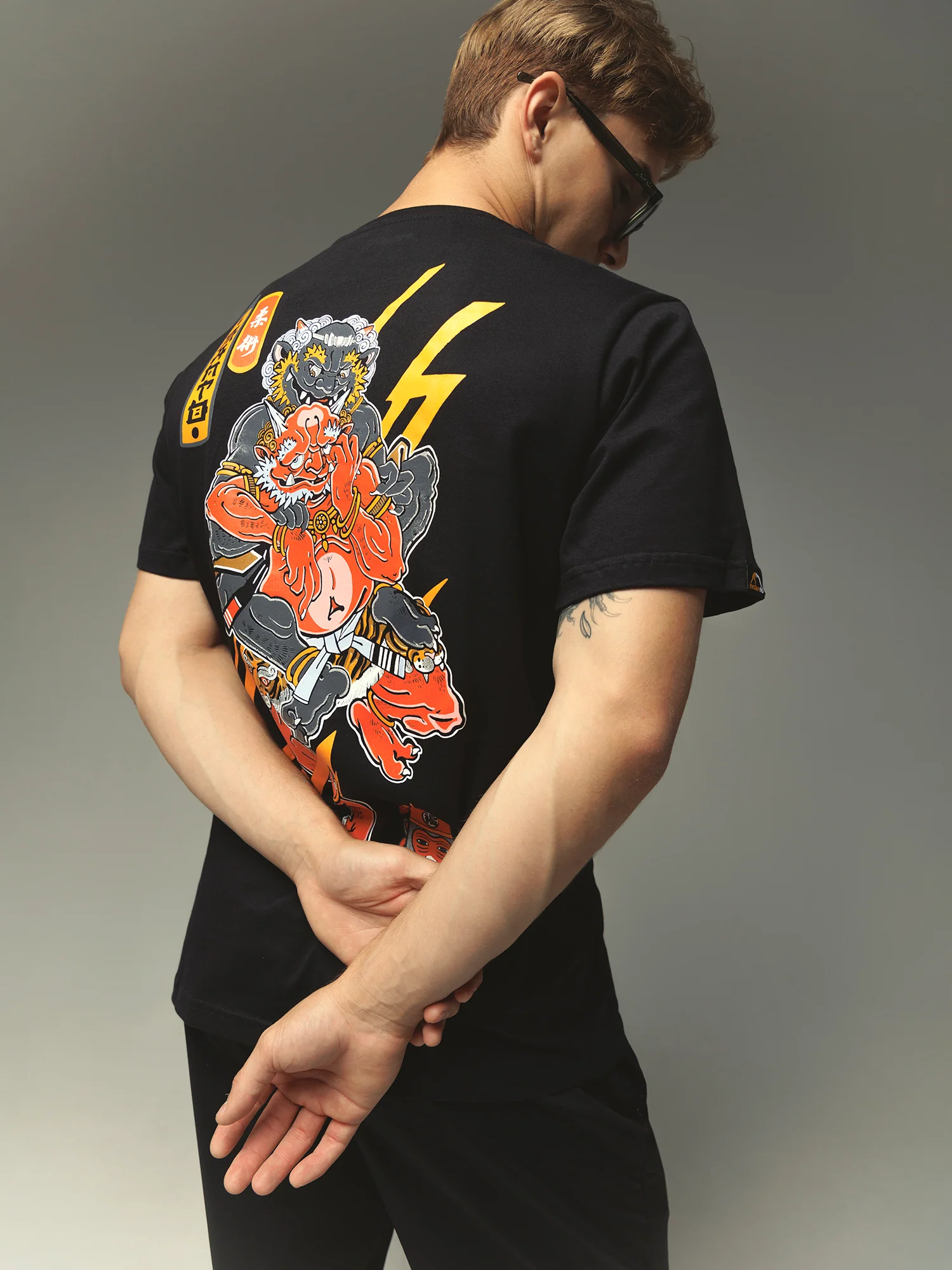 Camiseta Manto Yauhen Abu ONI negro  - Image 3