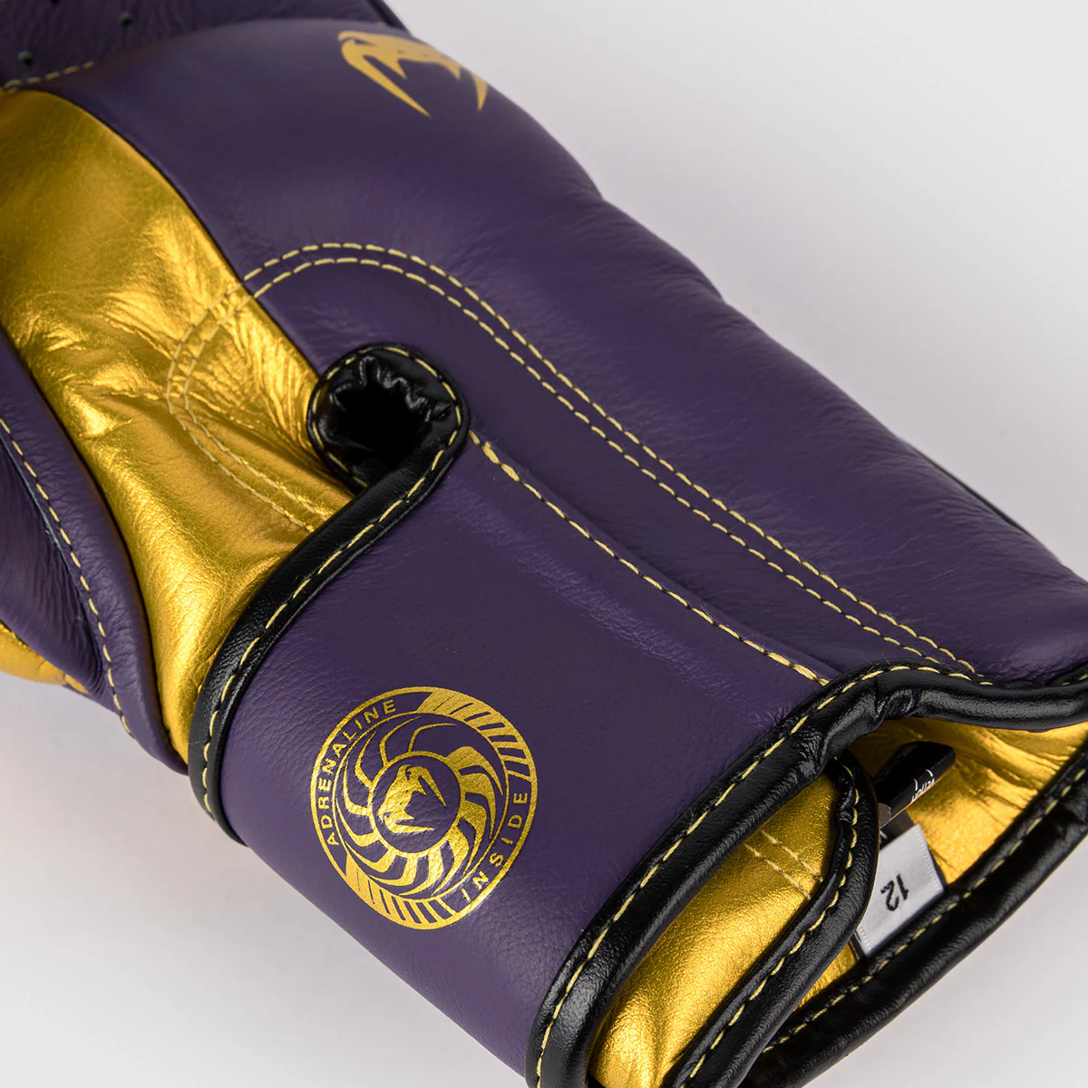 Guantes de boxeo Venum Giant 3.0 Edición Especial Violeta-oro  - Image 4