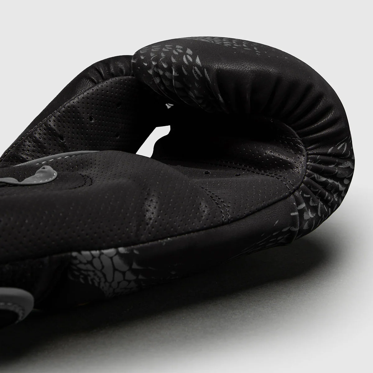 Guantes de boxeo Venum Matupa Negro-gris  - Image 3