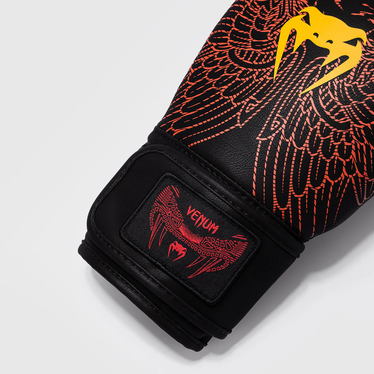 Guantes de boxeo Venum Quetzal Fury Negro-rojo - Image 5