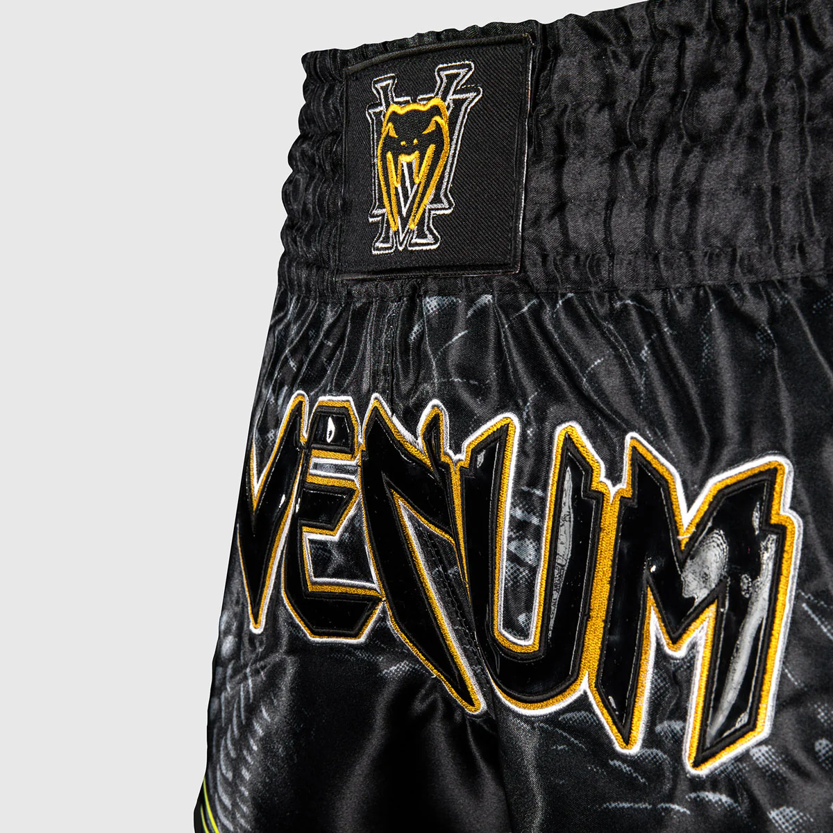 Pantalones cortos kick-thai Venum Matupa Negro-gris  - Image 6