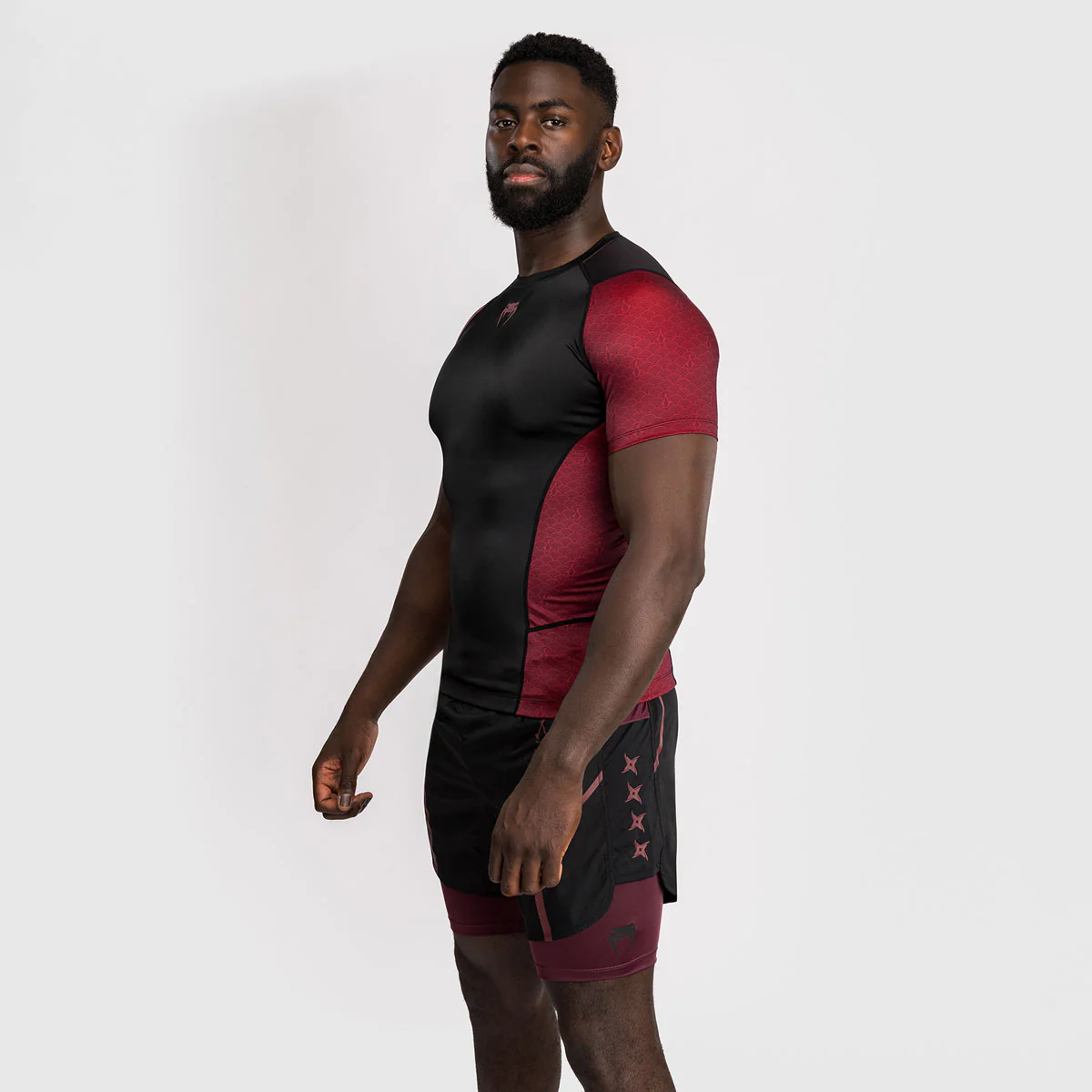 Rashguard Venum Assassin's Creed Shadows mangas cortas Rojo-negro  - Image 4