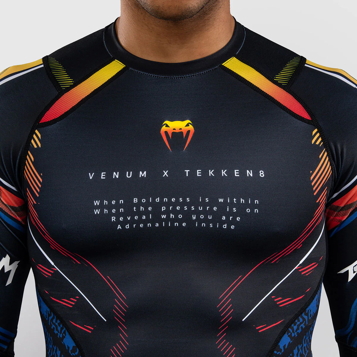 Rashguard Venum Tekken 8 Yoshimitsu mangas largas Negro-naranja  - Image 5